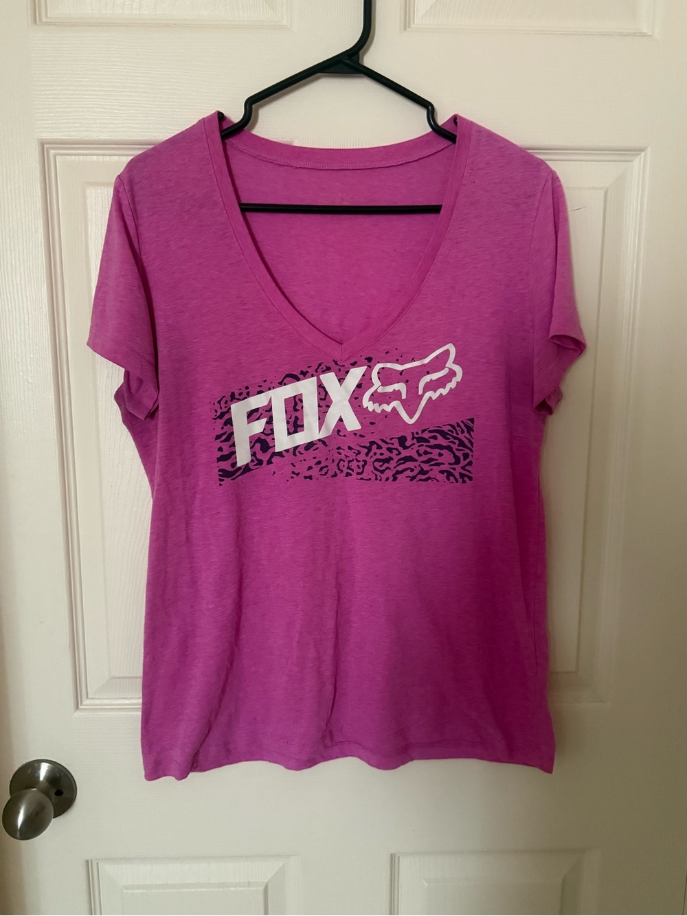 Fox Women's Short-Sleeve V-Neck Tee in Magenta with White Logo